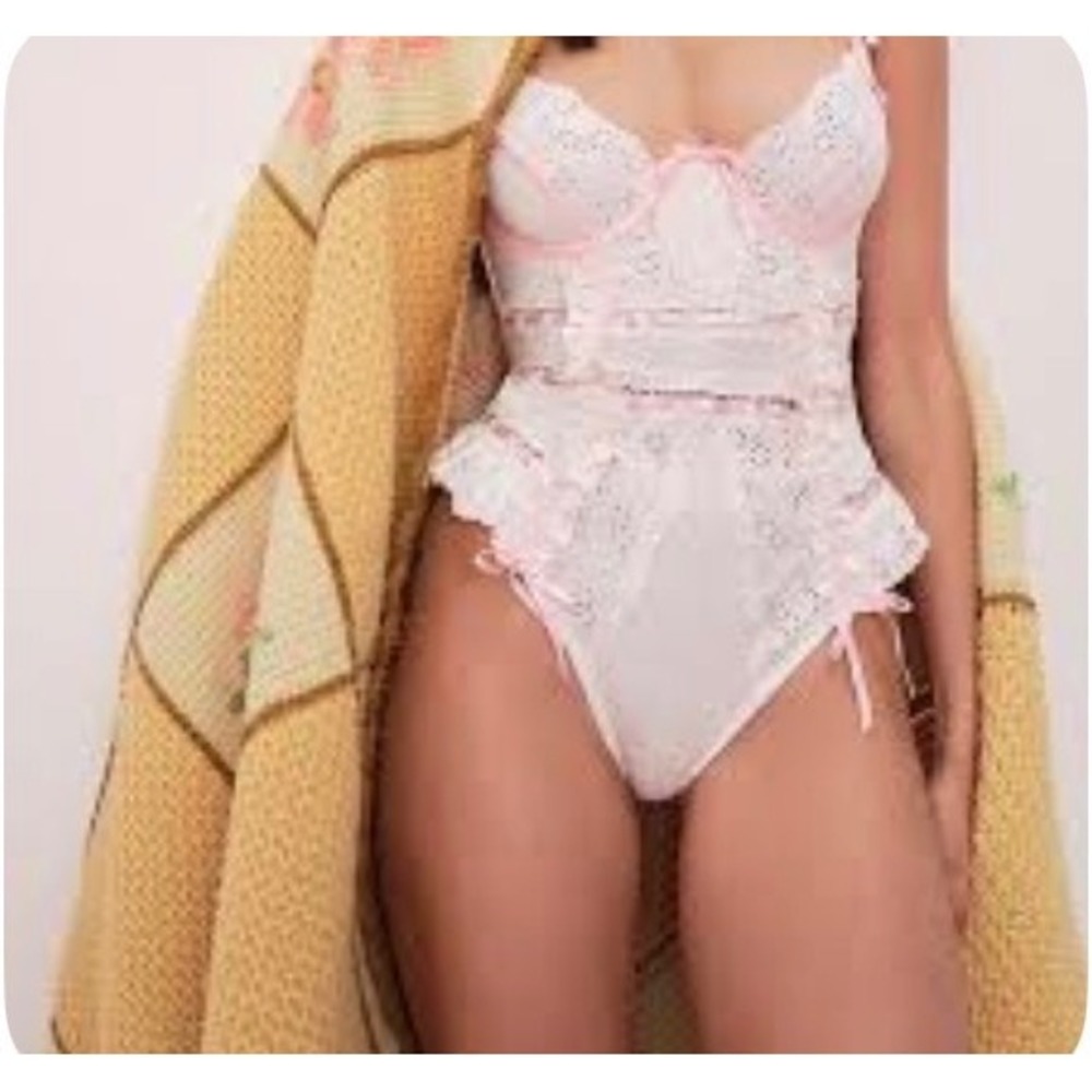 For Love & Lemons White Eyelet‎ Lace Bodice Teddy Pink Ribbon Corset Back 36D